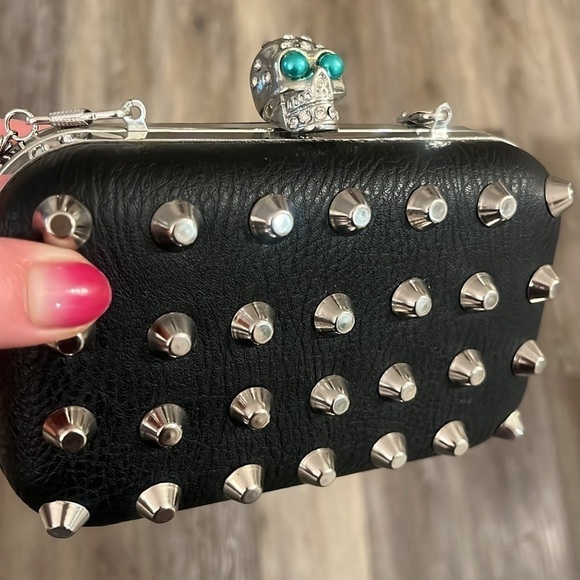 Skull evening bag black w chain clutch purse 5 piece travel skull brush set NEW